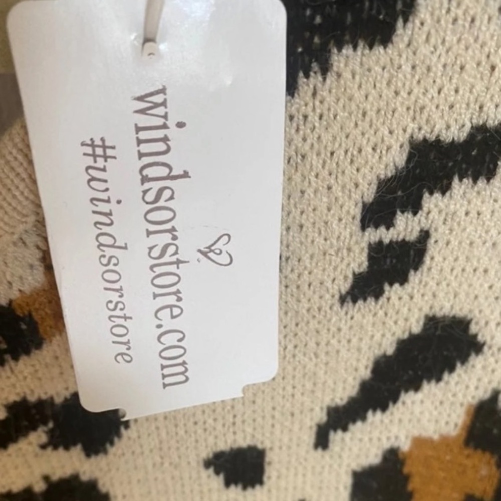 Leopard Print Open Back Sweater - Picture 11 of 11